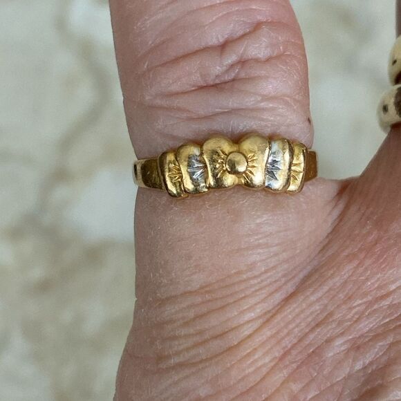 22K Yellow & White Gold “Ribbon” Ring - Picture 4 of 10